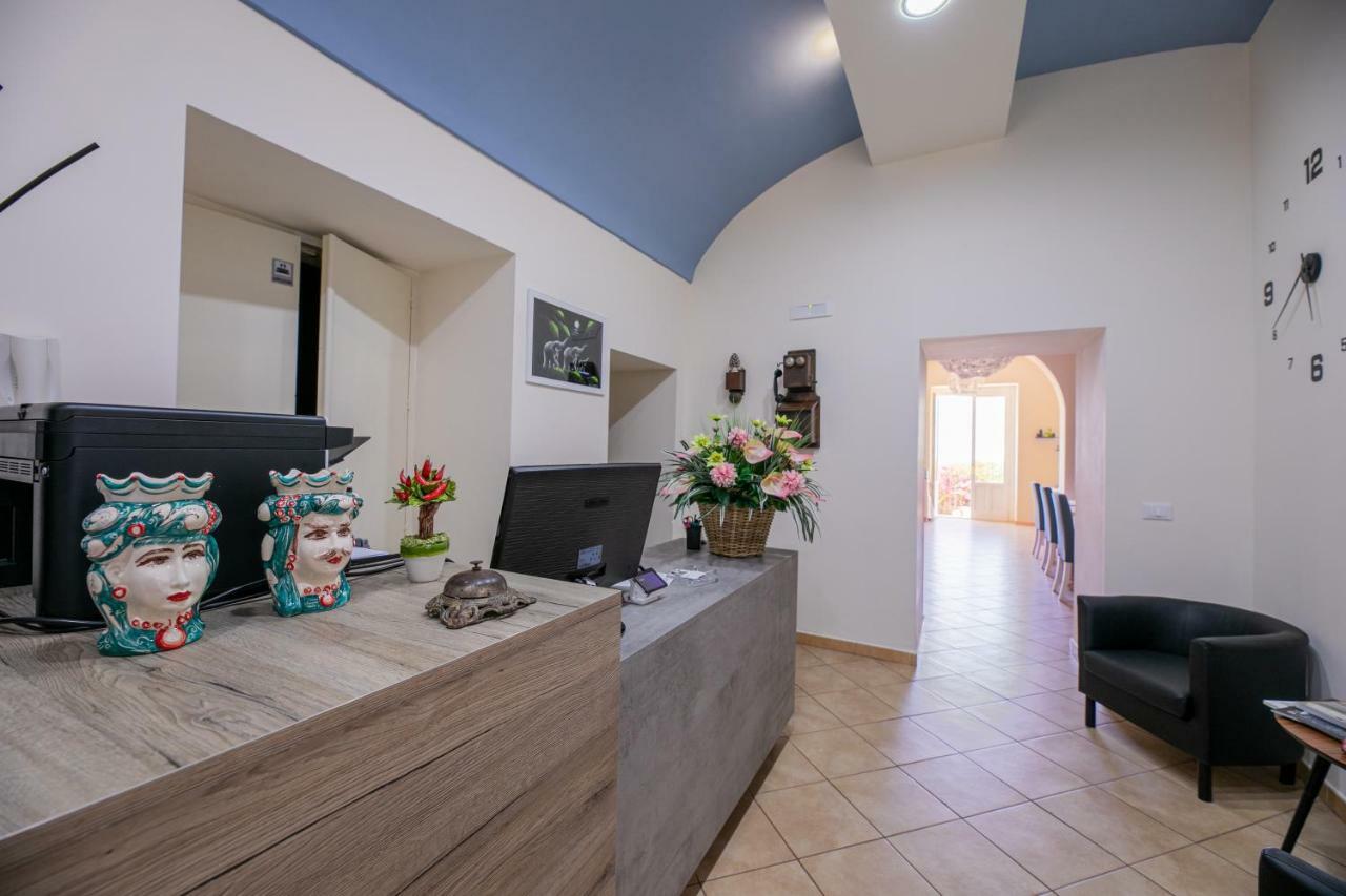 Trigona Garden Suite Noto Luaran gambar